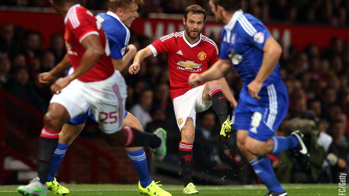 Assista a esta aula de dom&iacute;nio de bola, com professor Juan Mata