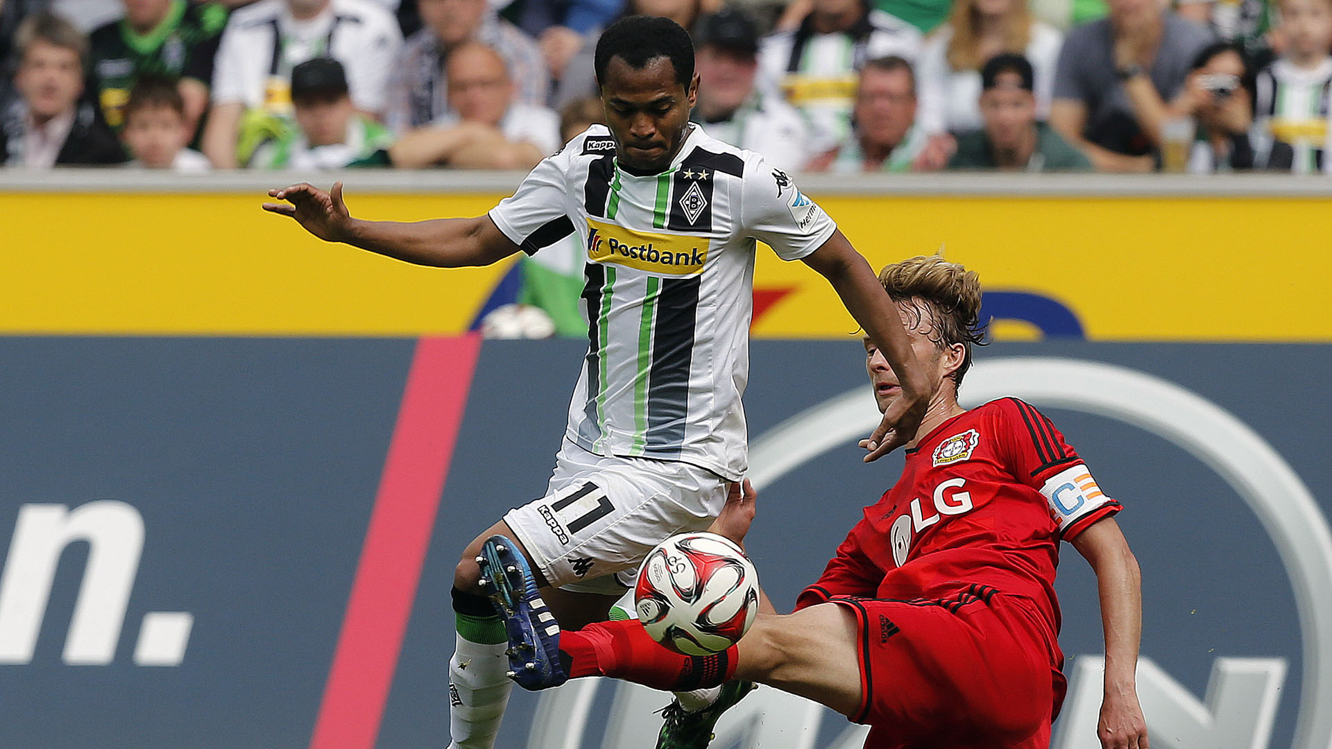 Raffael tenta repetir o sucesso pelo Borussia M6onchengladbach da Bundesliga agora na Champions (AP Photo/Frank Augstein)
