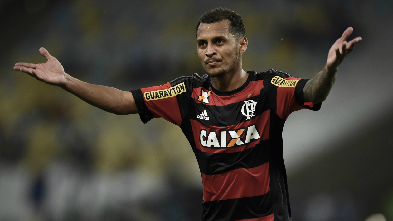 Fase &eacute; t&atilde;o boa que os flamenguistas est&atilde;o comprando mais camisas em meio &agrave; crise