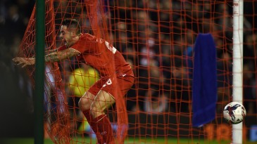 Liverpool chutou 47 vezes, mas precisou dos pênaltis para bater a pior defesa da 4ª divisão