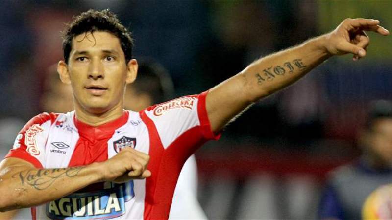 Exemplar: ap&oacute;s ter p&ecirc;nalti marcado a seu favor, atacante avisa erro e faz &aacute;rbitro voltar atr&aacute;s