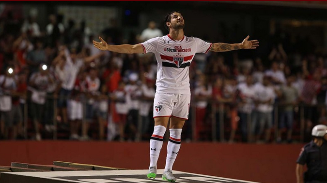 Voando baixo, Alexandre Pato &eacute; o term&ocirc;metro das &uacute;ltimas vit&oacute;rias do S&atilde;o Paulo