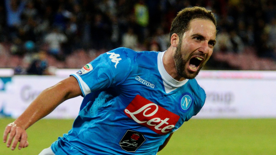 Baixou o Messi? Olha s&oacute; o gola&ccedil;o que o Higua&iacute;n fez na Liga Europa