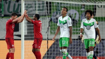 Douglas Costa fez um golaço e o Bayern segue atropelando quem vem pela frente na Alemanha