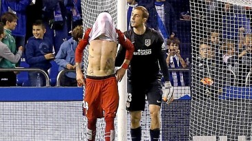 Uma rara falha defensiva fez o Atlético de Madrid desperdiçar dois pontos contra o Deportivo