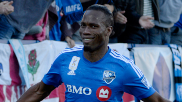 Drogba conseguiu decidir clássico com dois gols de calcanhar em dois minutos