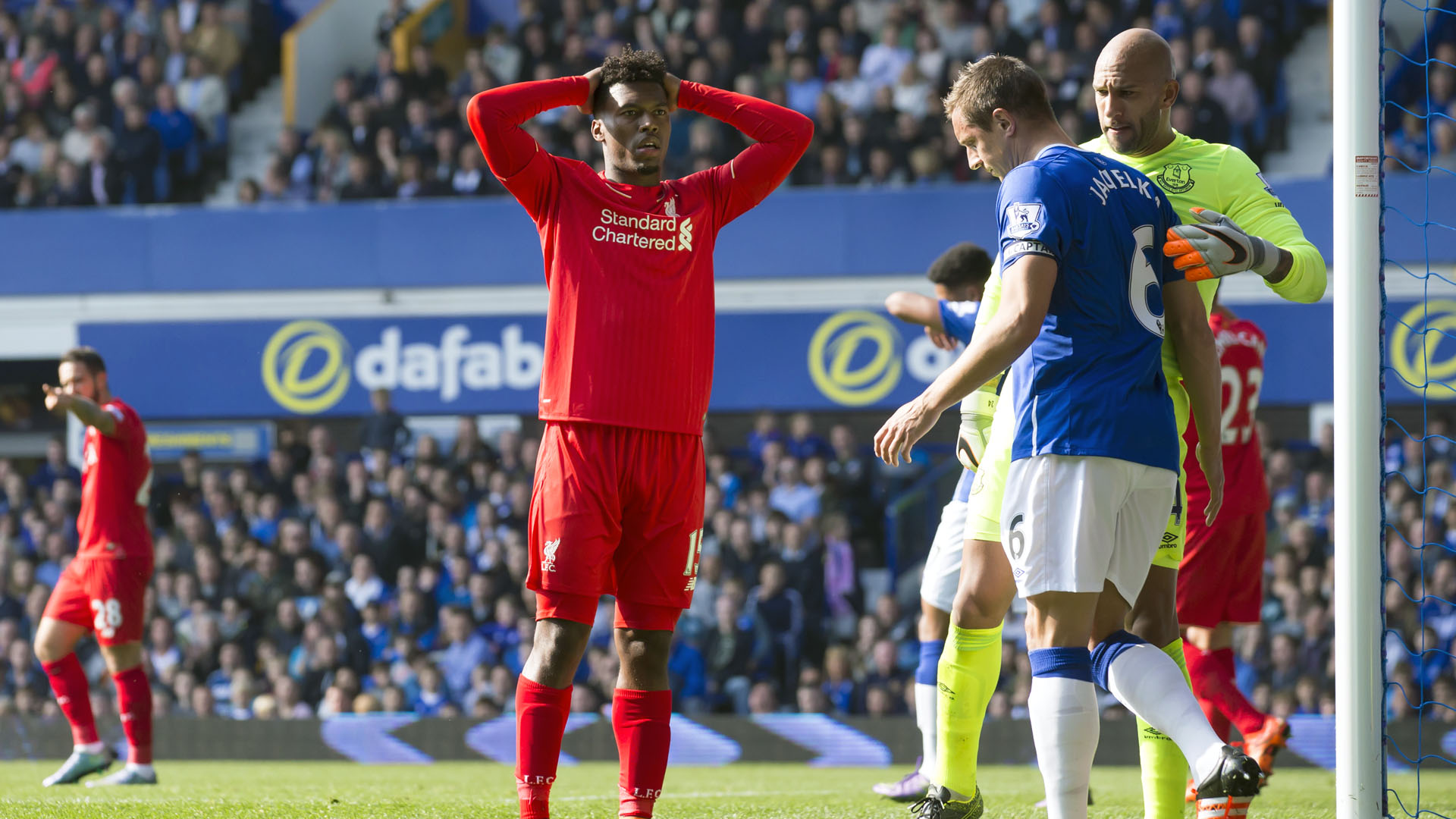 Liverpool de Rodgers continua sendo insuficiente para brigar no alto da tabela
