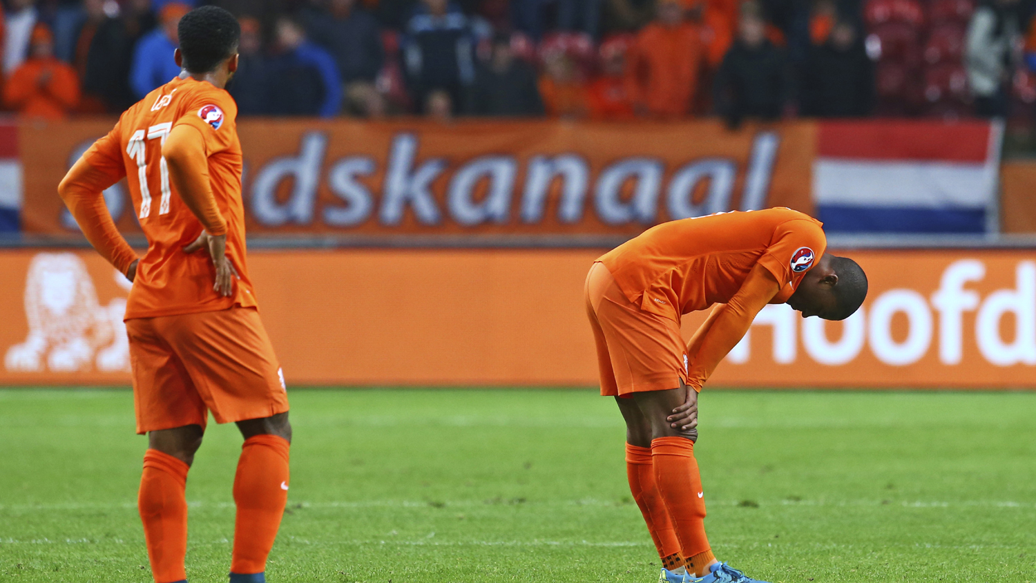 Gol contra de Van Persie simboliza como foi rid&iacute;cula a campanha da Holanda nas Eliminat&oacute;rias