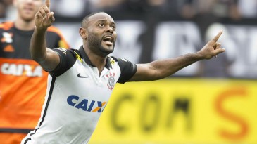 No reencontro do Corinthians com Guerrero, quem brilhou foi o valente Vágner Love