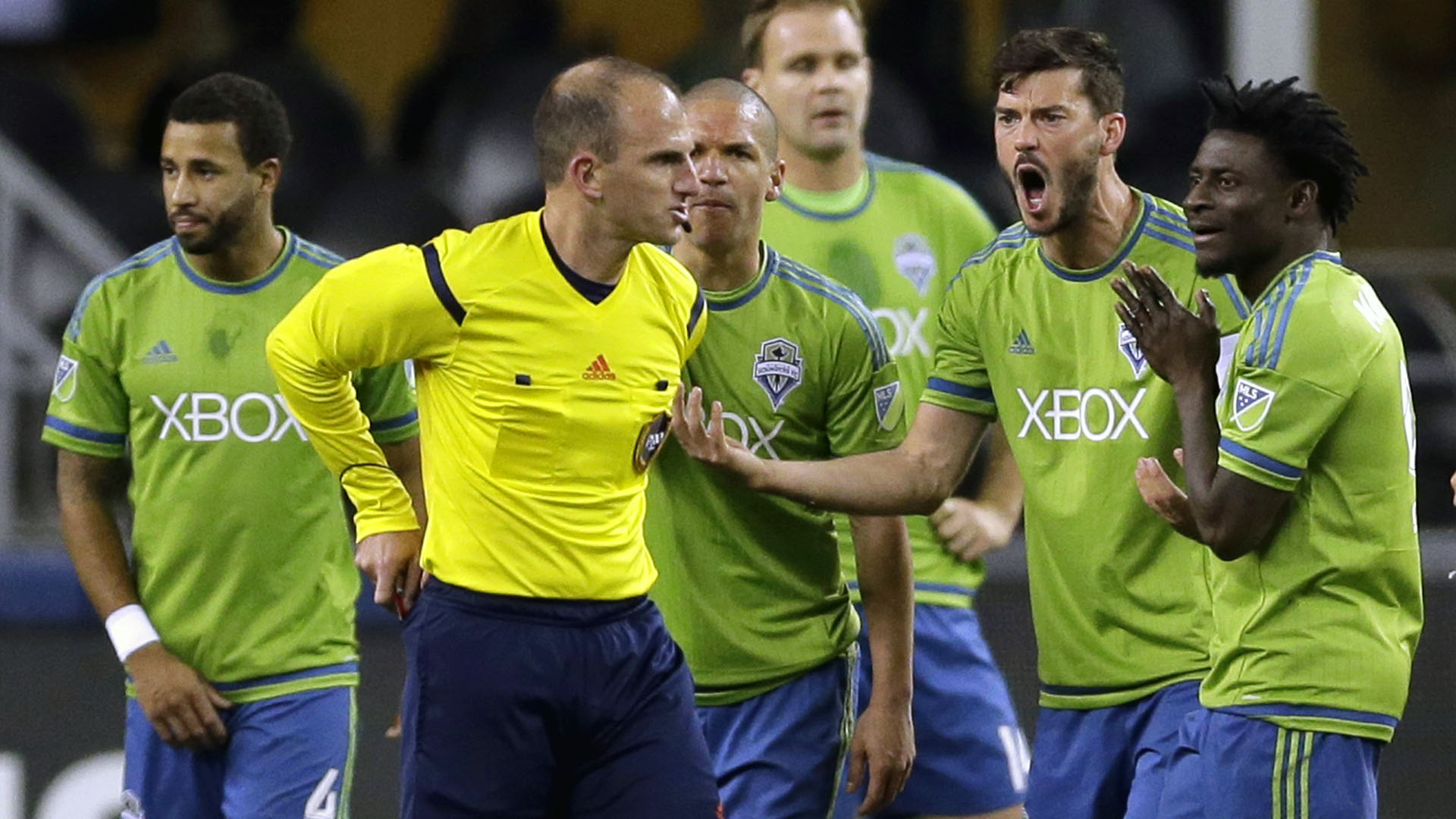 MLS quer usar replay em v&iacute;deo para auxiliar a arbitragem j&aacute; em 2016