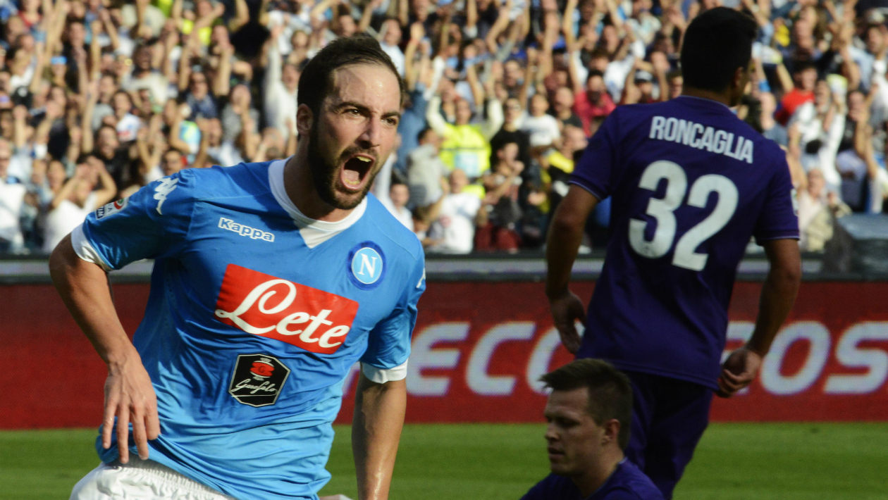 Cavani ou Higua&iacute;n? Presidente do Napoli n&atilde;o tem d&uacute;vida sobre quem &eacute; melhor