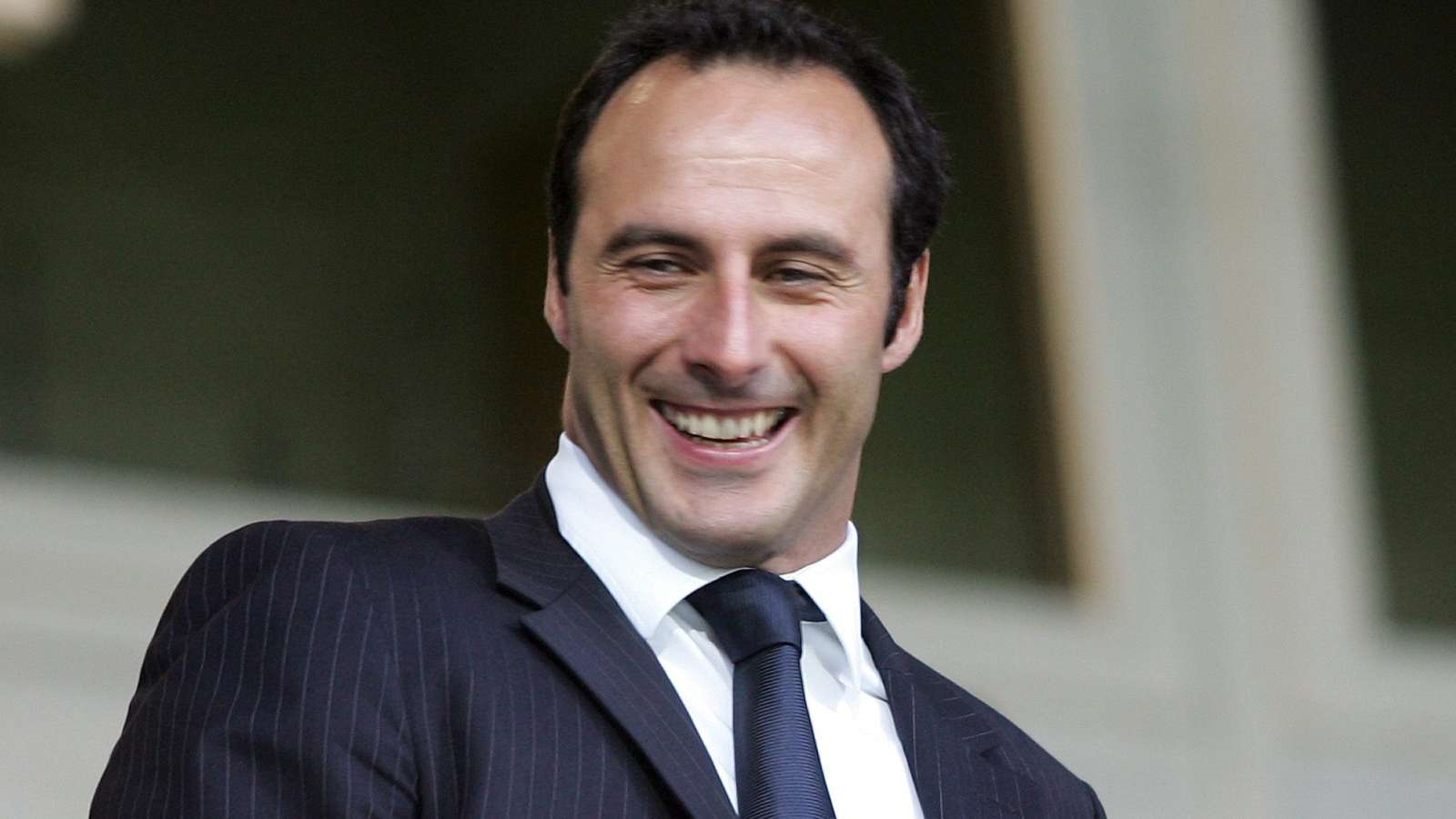 Quem &eacute; Ram&oacute;n Vega, o candidato que quer substituir Platini na elei&ccedil;&atilde;o da Fifa