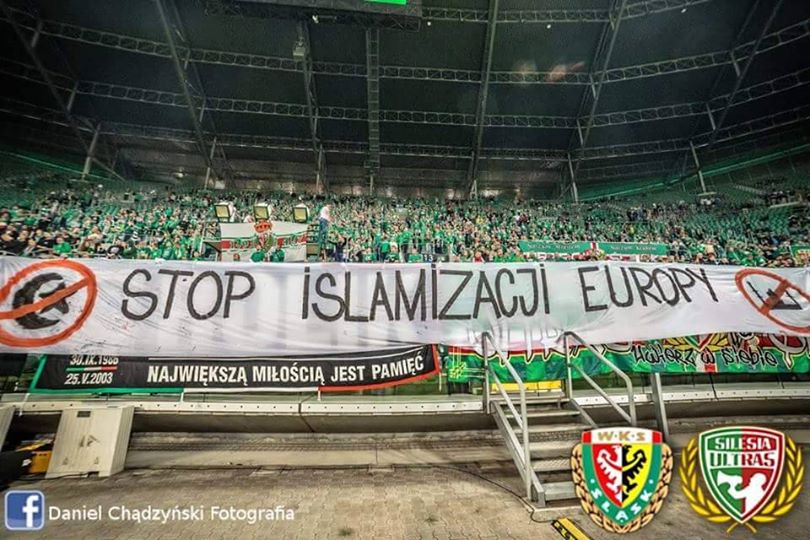 Faixa da torcida do Slask Wroclaw contra "islamiza&ccedil;&atilde;o" da Europa