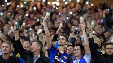 Torcida do Middlesbrough invadiu Manchester e protestou em apoio a operários demitidos