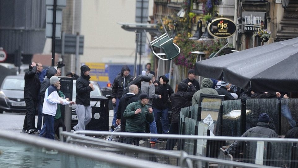 Briga entre torcedores do Sevilla e poloneses em Manchester tem aspecto ideol&oacute;gico