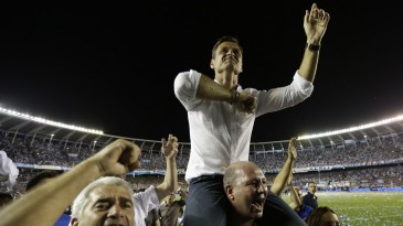 Técnico do Racing despediu-se com as lágrimas de quem sabe o tamanho do feito que alcançou