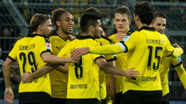 O primeiro gol do 5 a 1 sobre o Augsburg saiu em linda jogada coletiva do Dortmund
