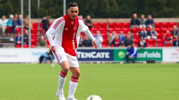 Este holandês do Ajax levou o chute no vácuo de Valdívia a outro patamar