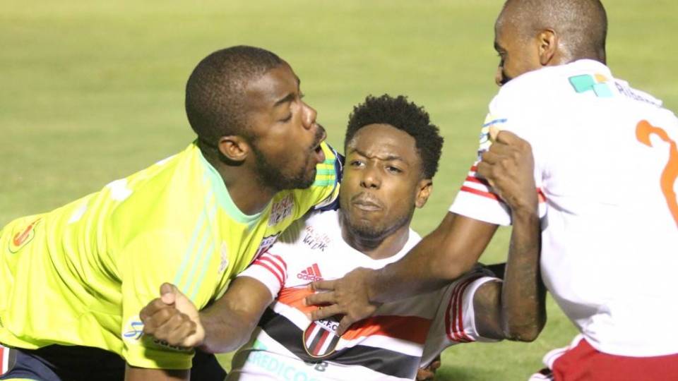 Botafogo-SP suporta o caldeir&atilde;o em Teresina, segura o River e conquista a S&eacute;rie D