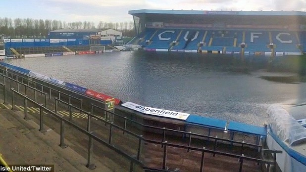Acredite: este gramado inundado foi recuperado para jogo em apenas 24h