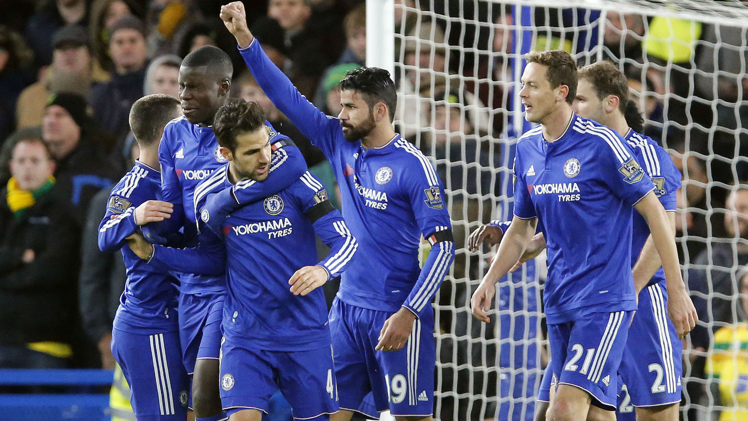 Chelsea sai do sufoco como nos melhores momentos do t&iacute;tulo ingl&ecirc;s: de F&agrave;bregas para D. Costa