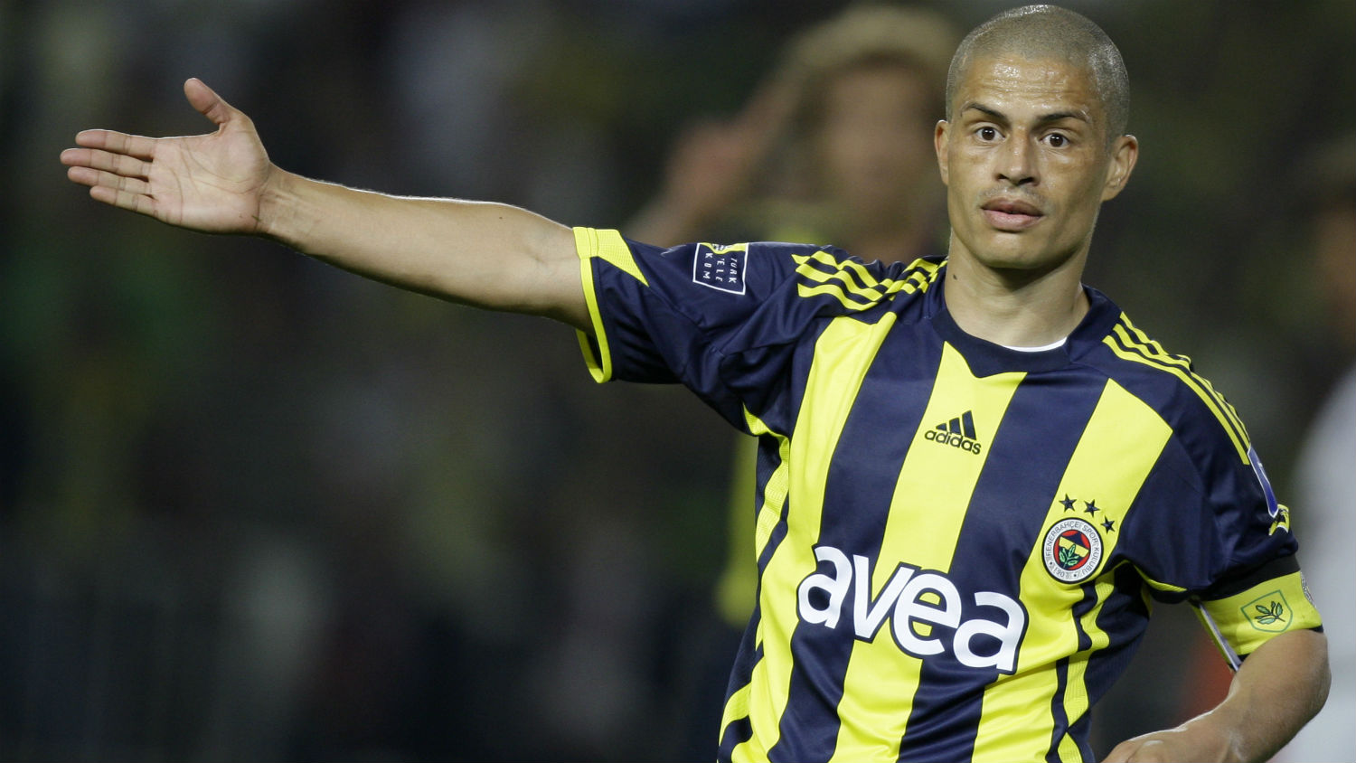 Alex, pelo Fenerbah&ccedil;e (Foto: AP)