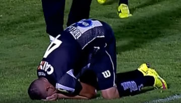 O jogo mais melancólico da Série B teve o gol contra mais inacreditável do ano