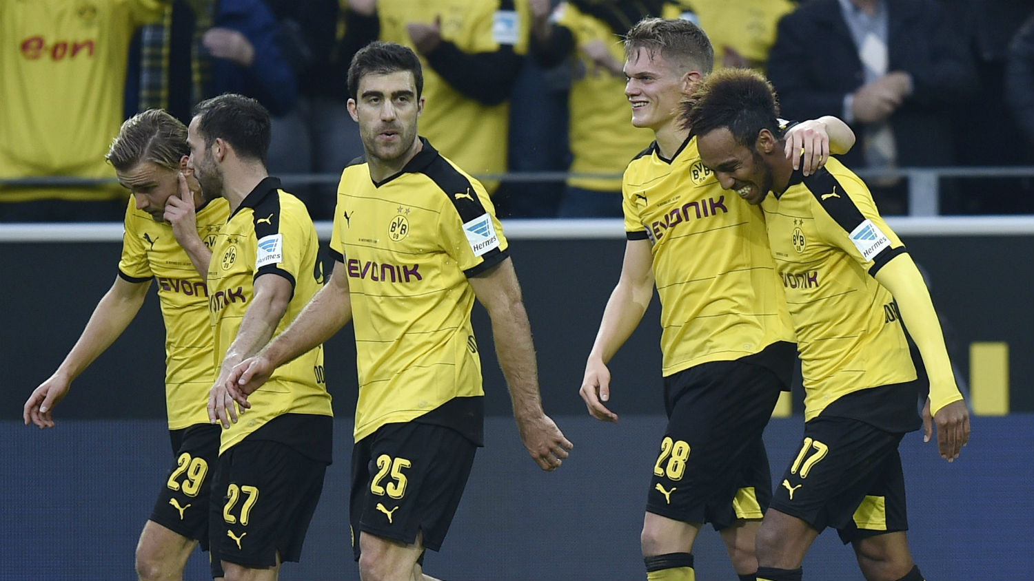Ginter encontrou-se na lateral e coroou sua temporada decidindo o cl&aacute;ssico contra o Schalke