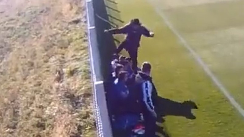 Absurdo: Treinador espanca garoto durante jogo de juvenis na Rom&ecirc;nia