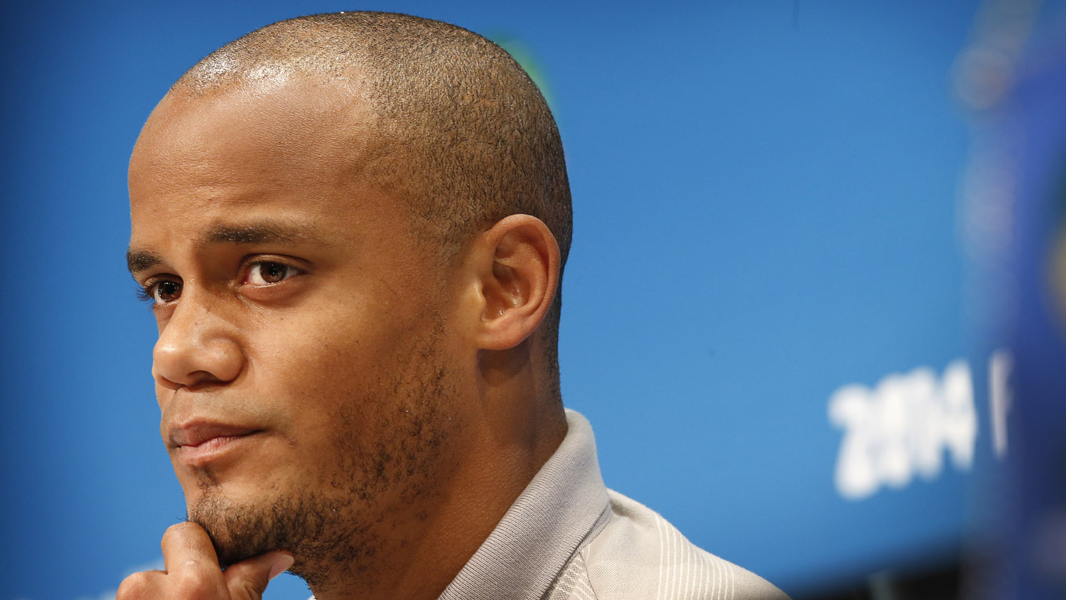 Kompany: &ldquo;N&atilde;o entendo por que as ligas de B&eacute;lgica e Holanda n&atilde;o se juntam&rdquo;