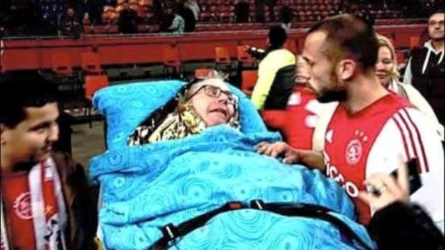 Este &eacute; o exemplo de carinho com os torcedores que todo &iacute;dolo deveria seguir