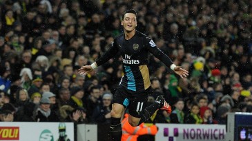 Özil vive seu melhor momento no Arsenal, e ninguém tem sido mais criativo nas grandes ligas