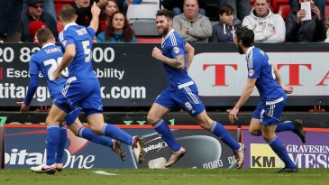 A bola viajou 15 segundos sem cair para o Ipswich marcar o gol mais bizarro da rodada