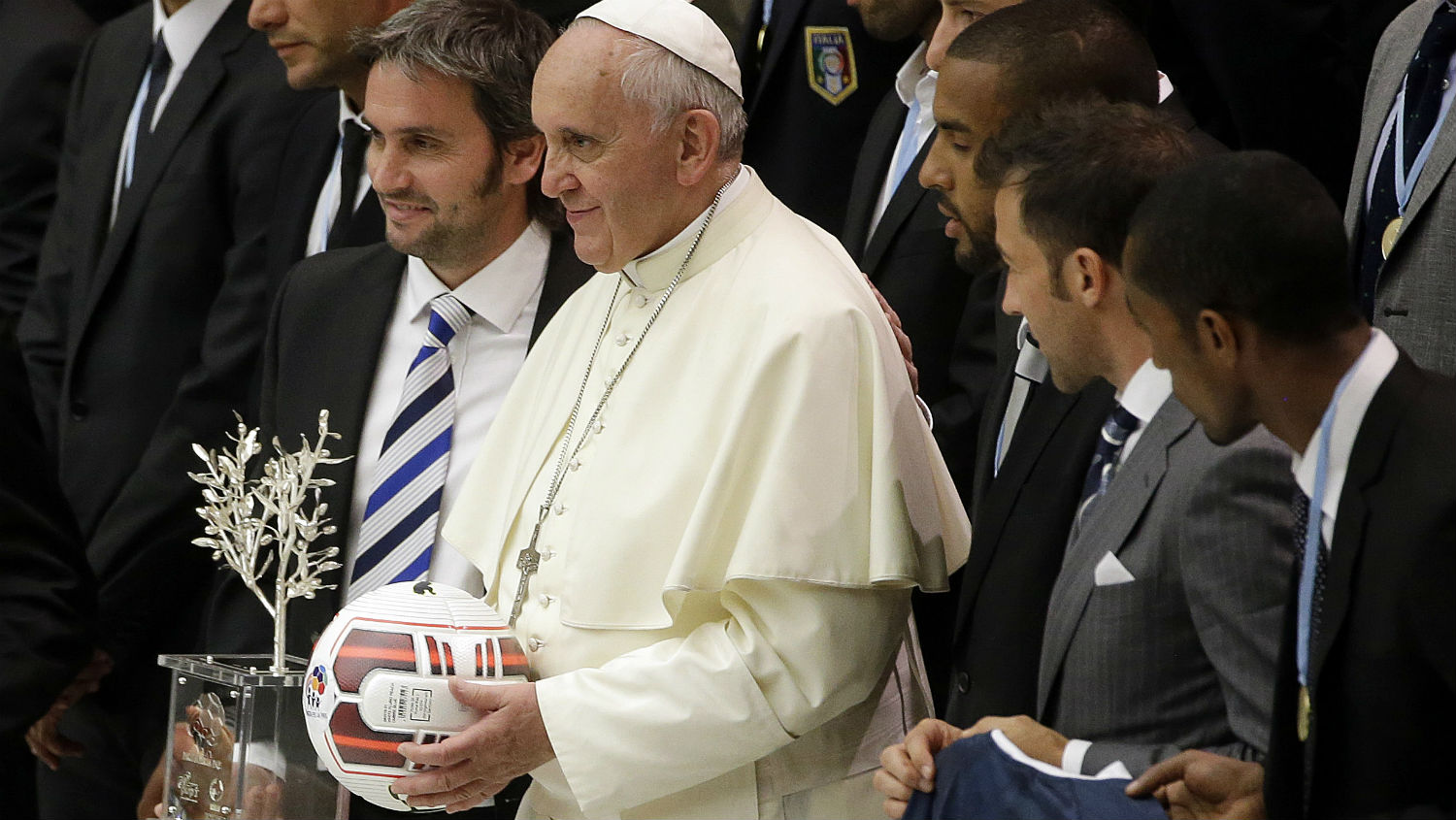 Papa Francisco admite que n&atilde;o era muito bom de bola: &ldquo;Tinha dois p&eacute;s esquerdos&rdquo;