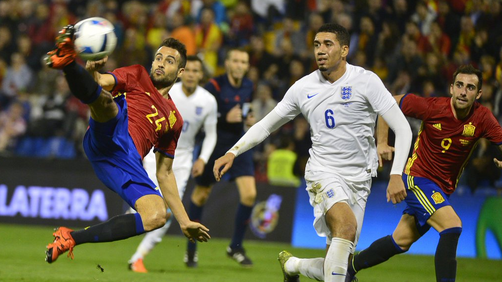 O voleio magn&iacute;fico de Mario Gaspar valeu o ingresso na vit&oacute;ria da Espanha sobre a Inglaterra