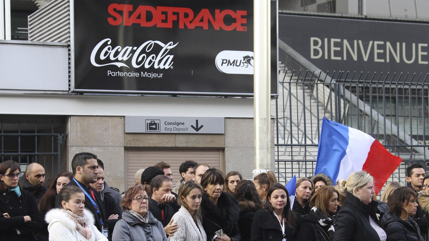 Busca por mentor de atentados leva pol&iacute;cia aos arredores do Stade de France; dois morrem