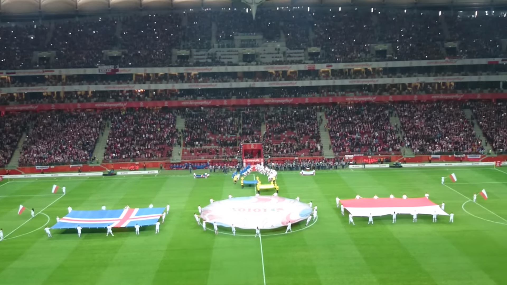 Fora, hino da Champions! A entrada dos times fica muito mais legal com a trilha de Star Wars