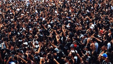 Esta é uma história sobre a paixão pelo futebol, e desta vez você pode ajudar o final feliz
