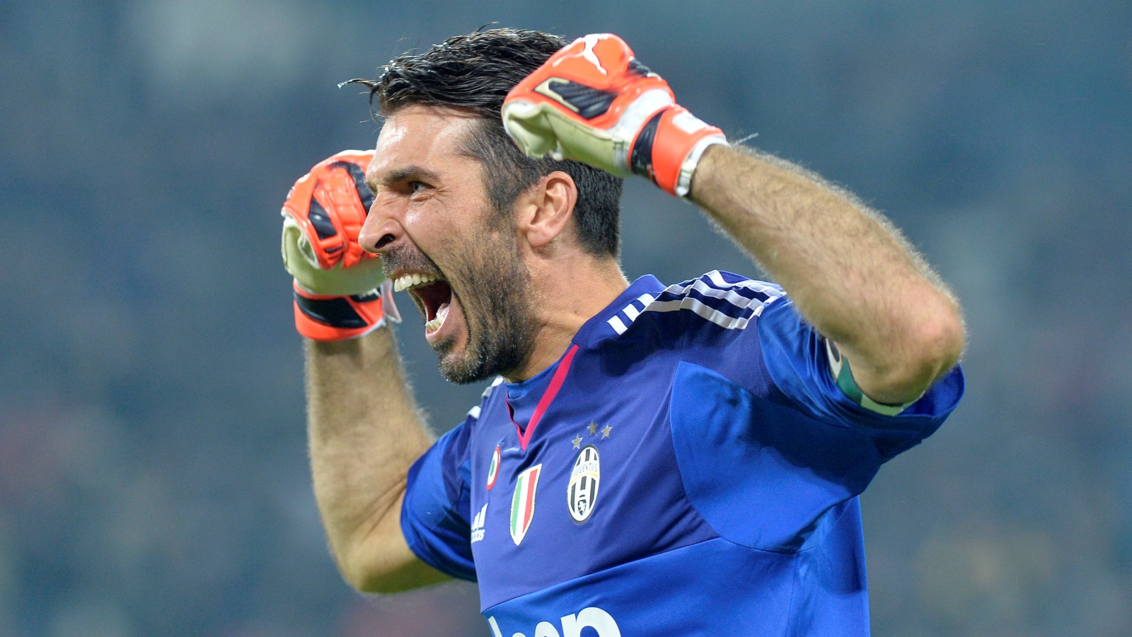Por que voc&ecirc; n&atilde;o saiu quando a Juve caiu? A resposta de Buffon ao pequeno torcedor foi &oacute;tima