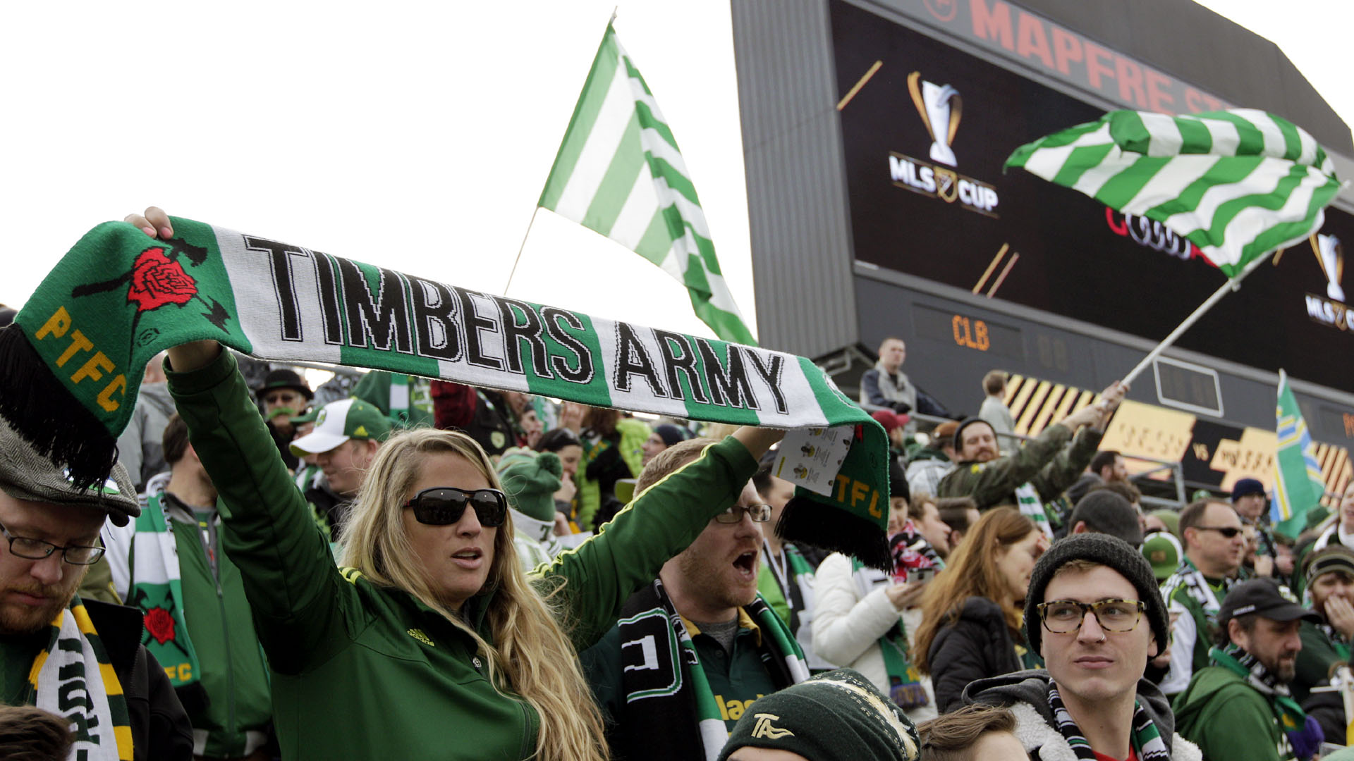 Torcedores do Portland Timbers durante o jogo com o Columbuss Crew (AP Photo/Jay LaPrete)