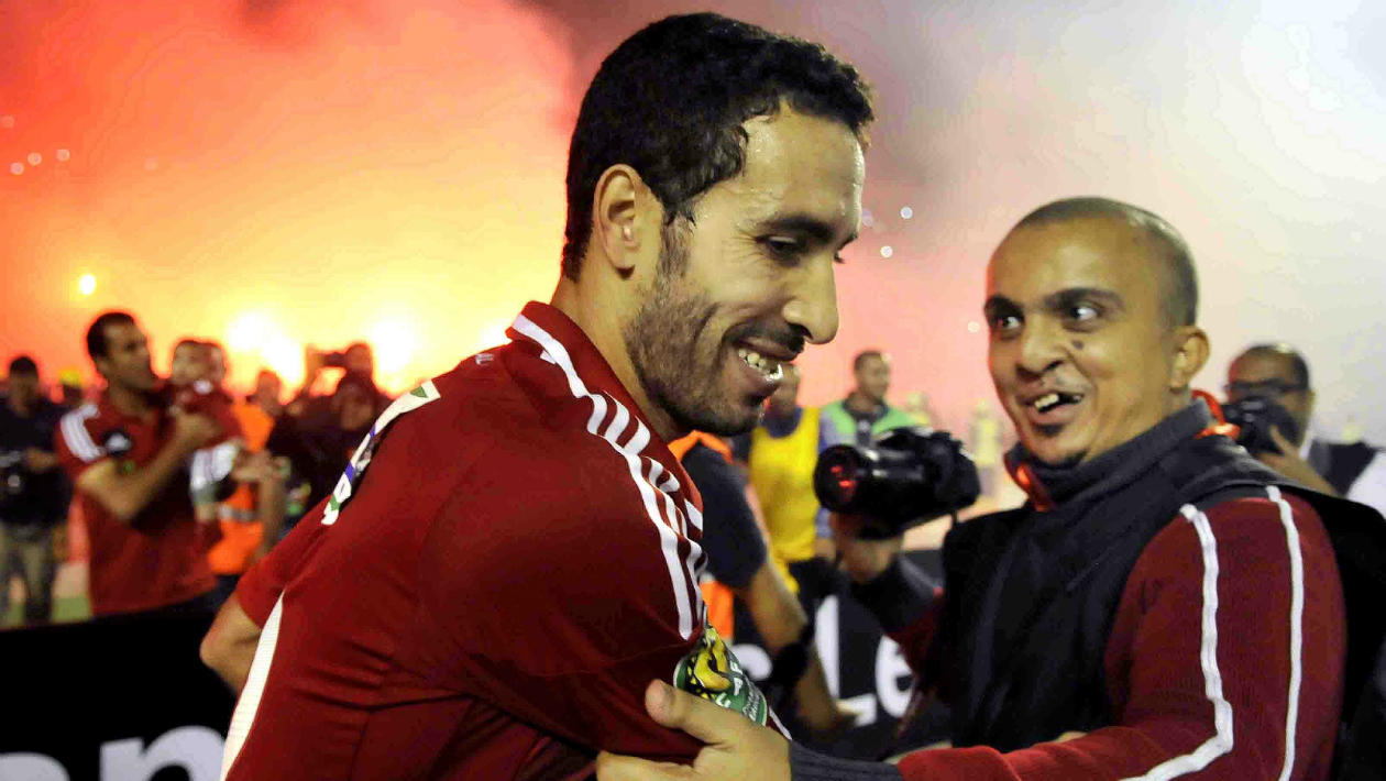 Como atrair uma multid&atilde;o para um jogo de estrelas no mundo &aacute;rabe? Com Ronaldinho e, claro, Aboutrika