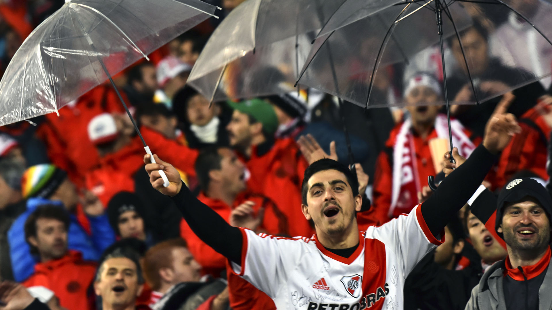 Barcelona ter&aacute; como advers&aacute;rio o cora&ccedil;&atilde;o e cantos da torcida do River no Mundial