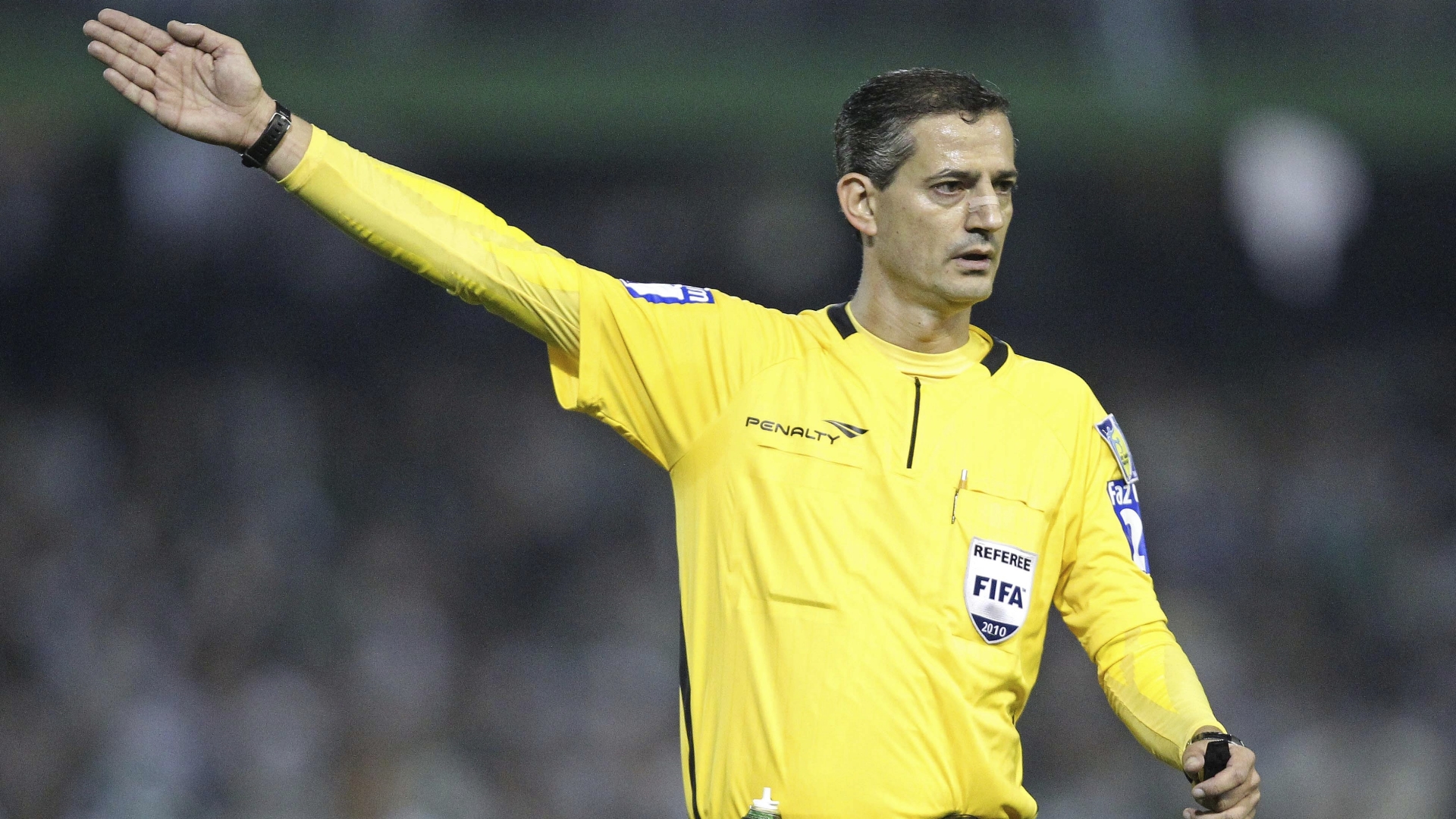S&aacute;lvio Sp&iacute;nola: &ldquo;A comiss&atilde;o de arbitragem n&atilde;o conhece o &aacute;rbitro, n&atilde;o tem um di&aacute;logo olho no olho&rdquo;