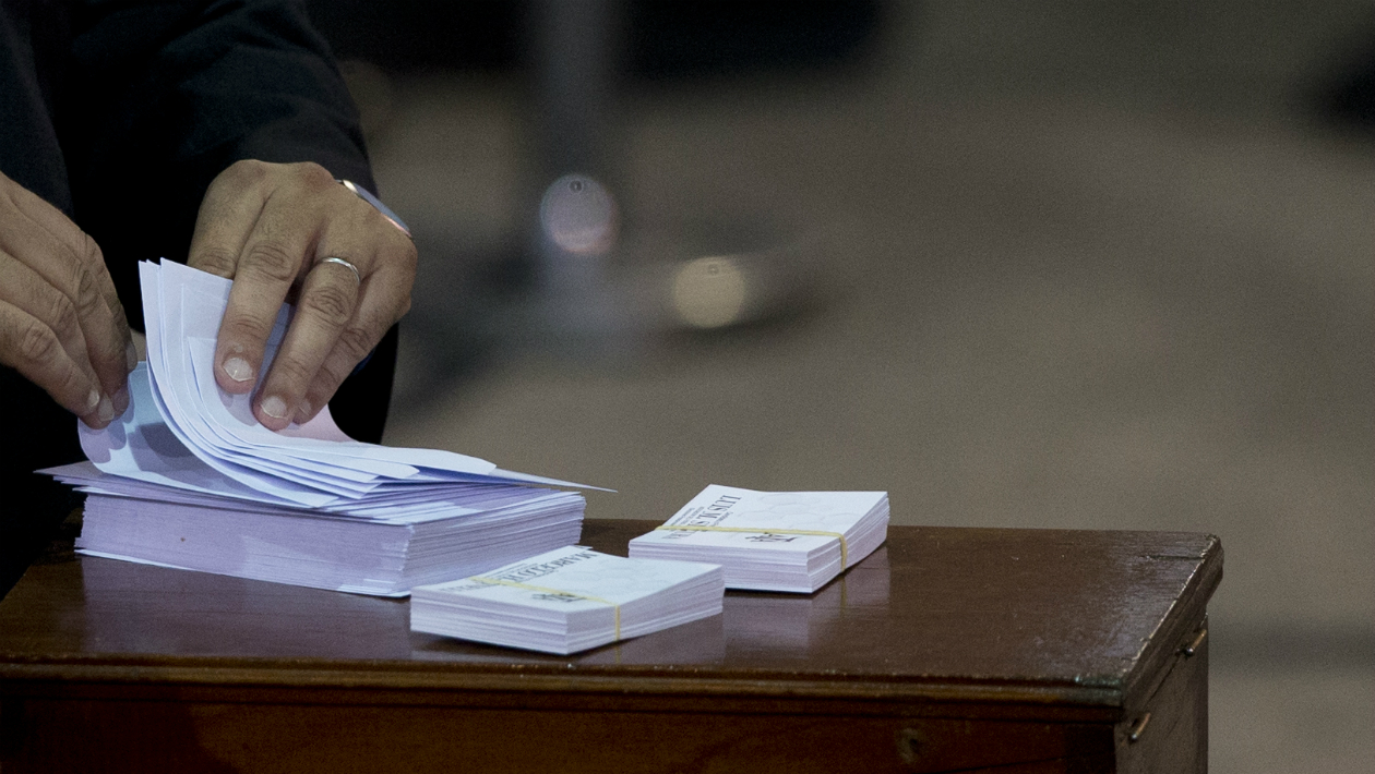 A primeira elei&ccedil;&atilde;o democr&aacute;tica na AFA em 36 anos terminou com mais votos do que votantes
