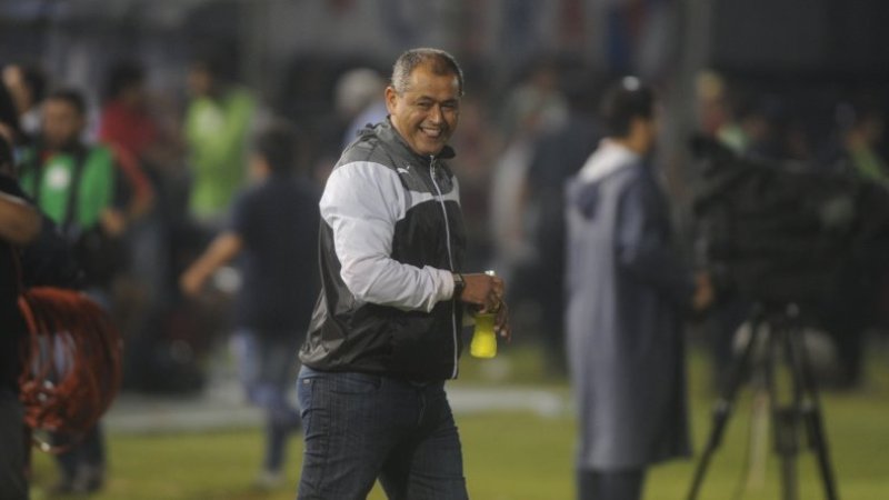 Para a hist&oacute;ria: Arce se torna o primeiro t&eacute;cnico paraguaio campe&atilde;o com Olimpia e Cerro