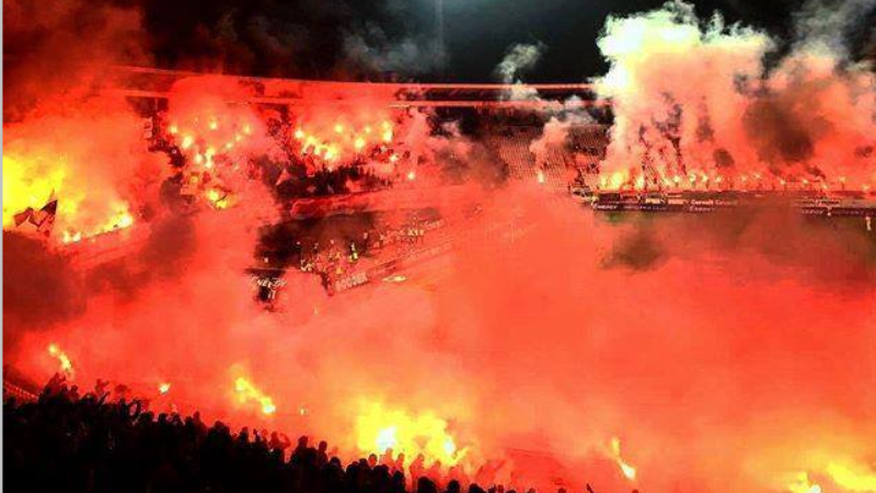 [V&iacute;deo] A festa de fim de ano da torcida do Estrela Vermelha deixou o Marakana em chamas