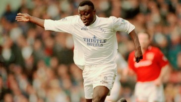 Único jogo de Premier League na véspera de Natal foi há 20 anos: Leeds 3 x 1 Man Utd