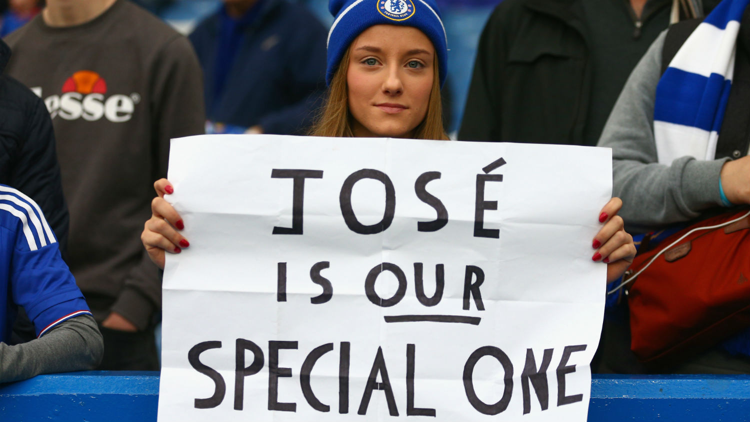 Torcida do Chelsea escolheu o lado de Mourinho contra os jogadores, que reagiram em campo