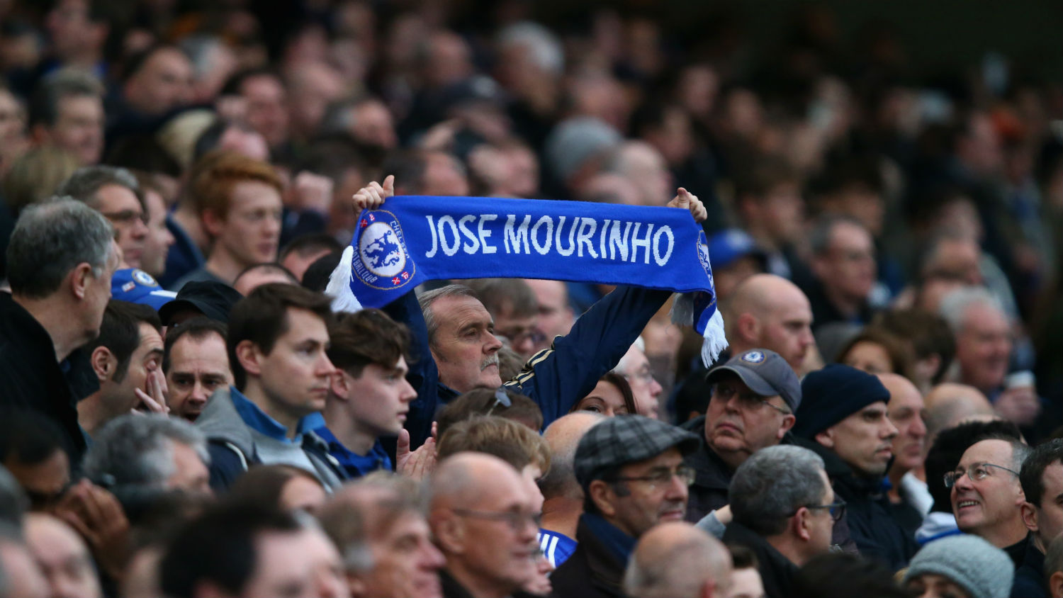A torcida defendeu Jos&eacute; Mourinho (Foto: Getty Images)