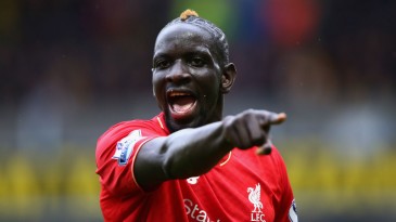 Mais uma apresentação do show de horrores da defesa do Liverpool